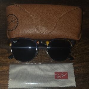 Ray-Ban Clubmaster, Tortoise, Sunglasses with Classic Case